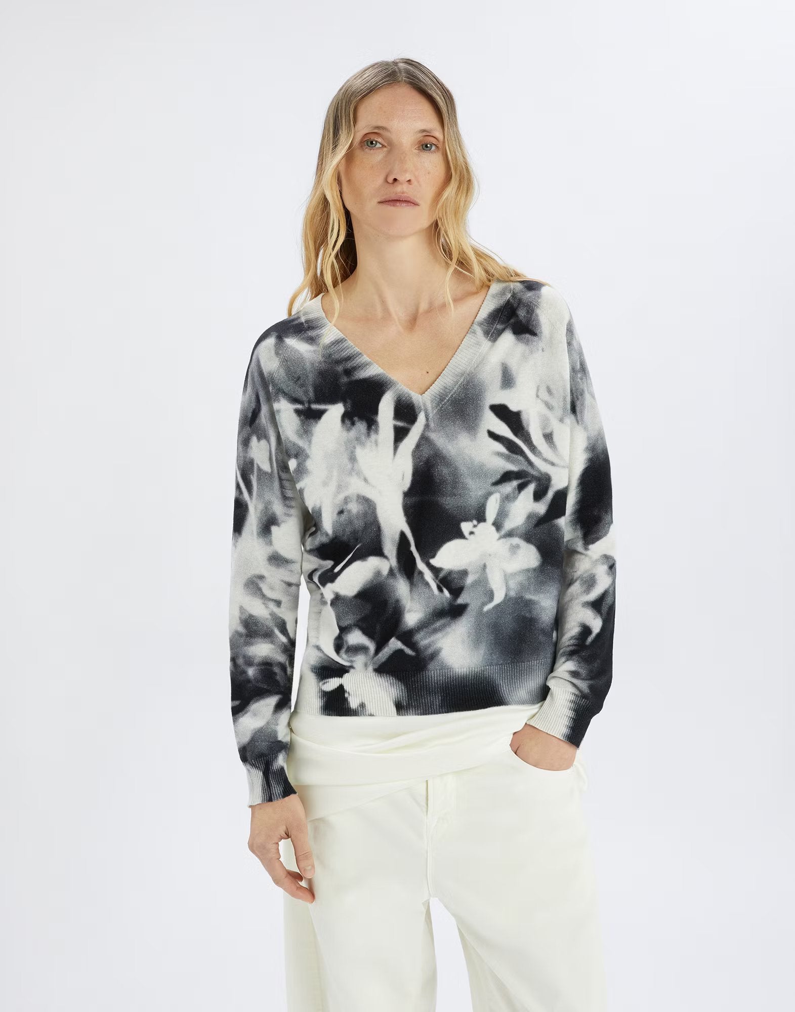 Cecilia black and white sweater
