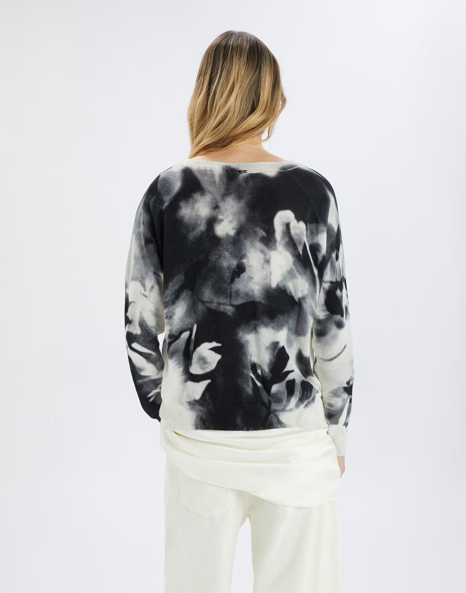 Cecilia black and white sweater