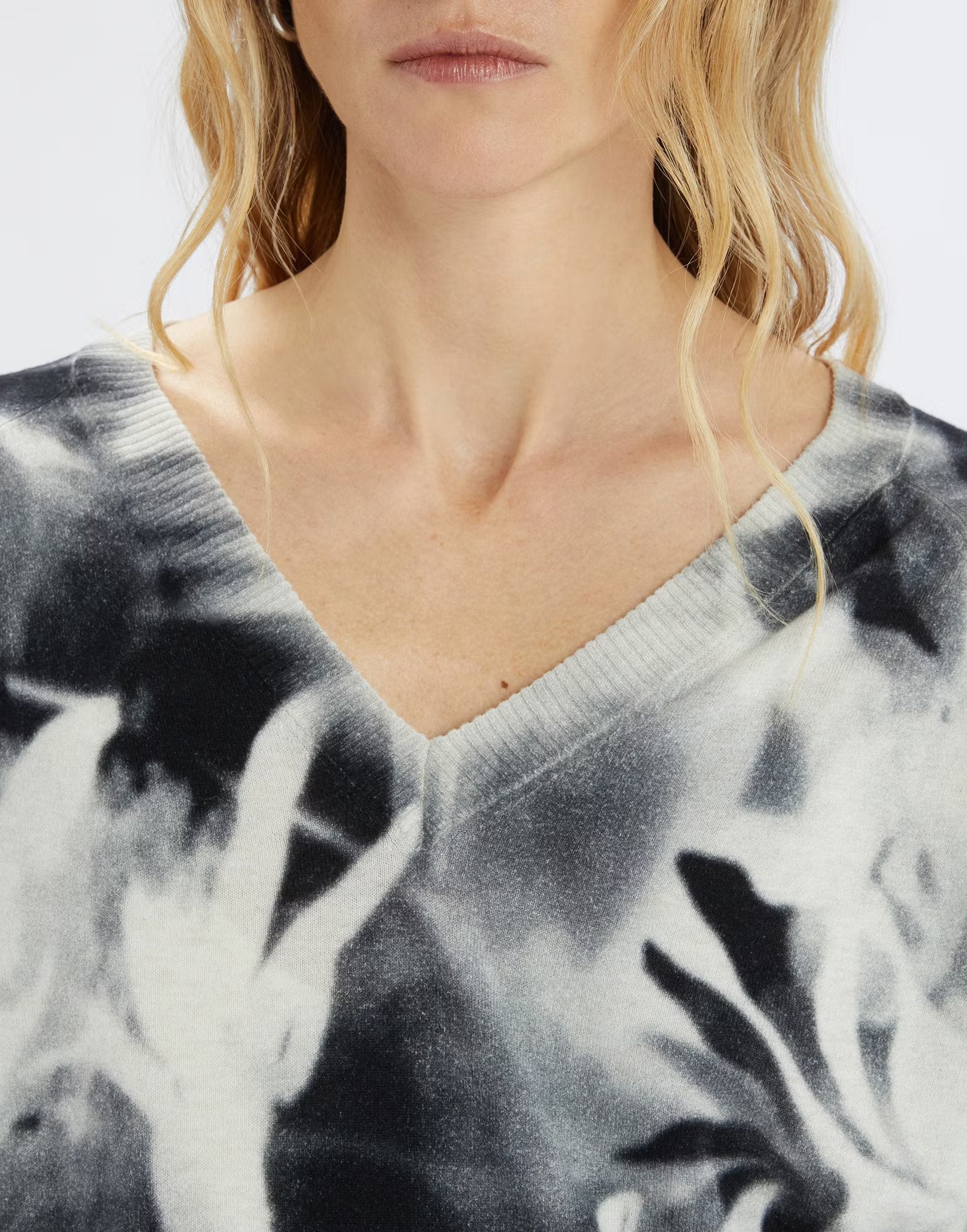 Cecilia black and white sweater
