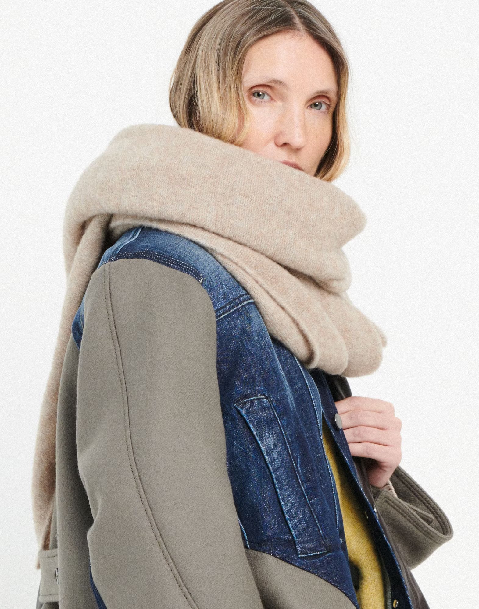Frosty beige scarf
