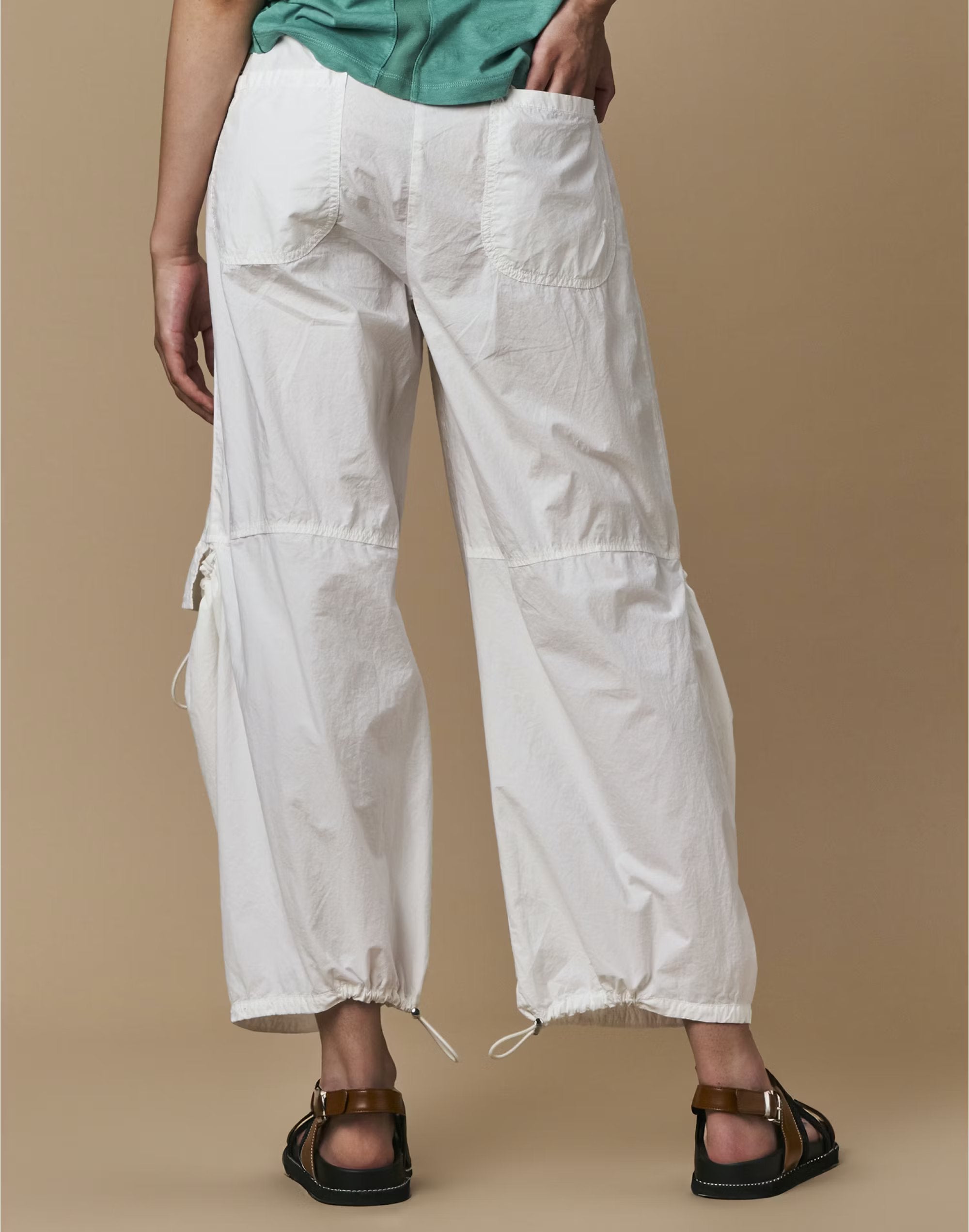 Inventive white trousers