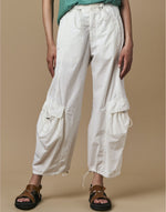 Load image into Gallery viewer, Inventive white trousers
