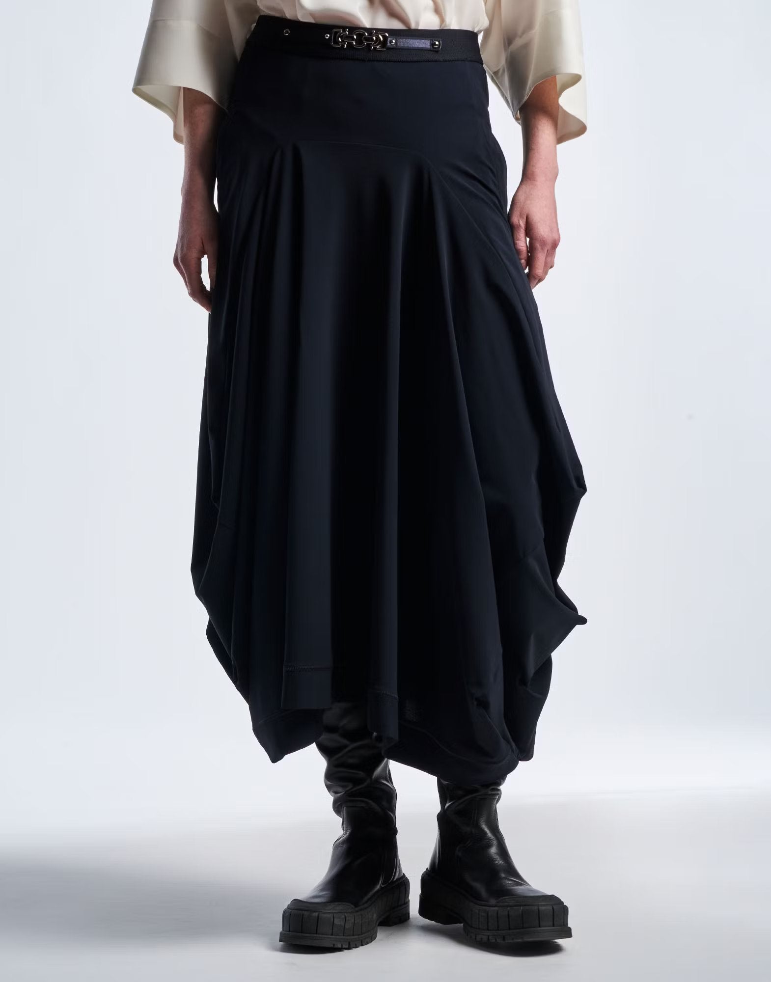 Melodic navy skirt