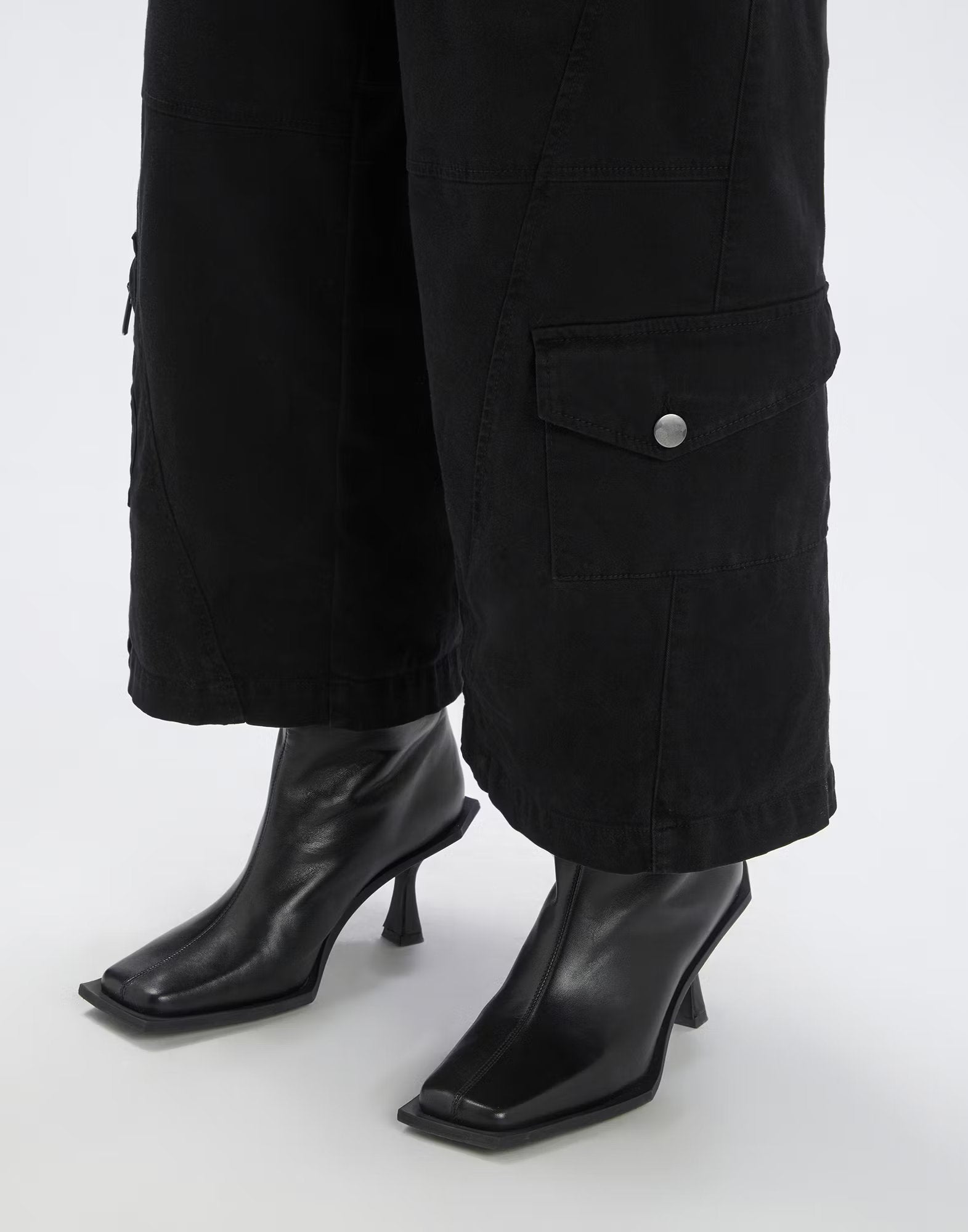 Out run black trousers