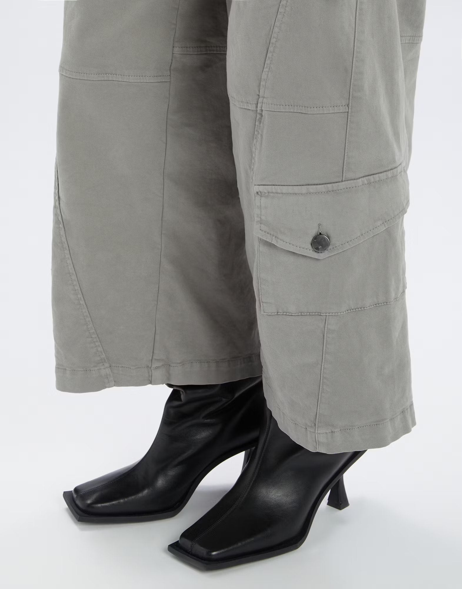 Out run grey trousers