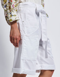 Shape-up white bermuda shorts