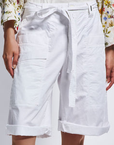 Shape-up white bermuda shorts